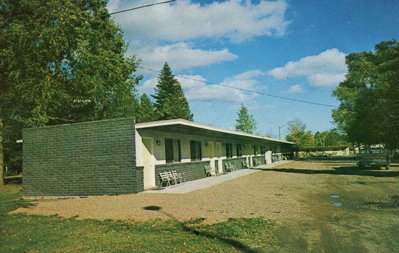 Thunder Bay Motel - Old Postcard (newer photo)